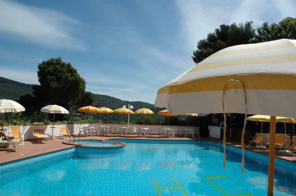 Hotel Capo Di Stella Каполивери Екстериор снимка
