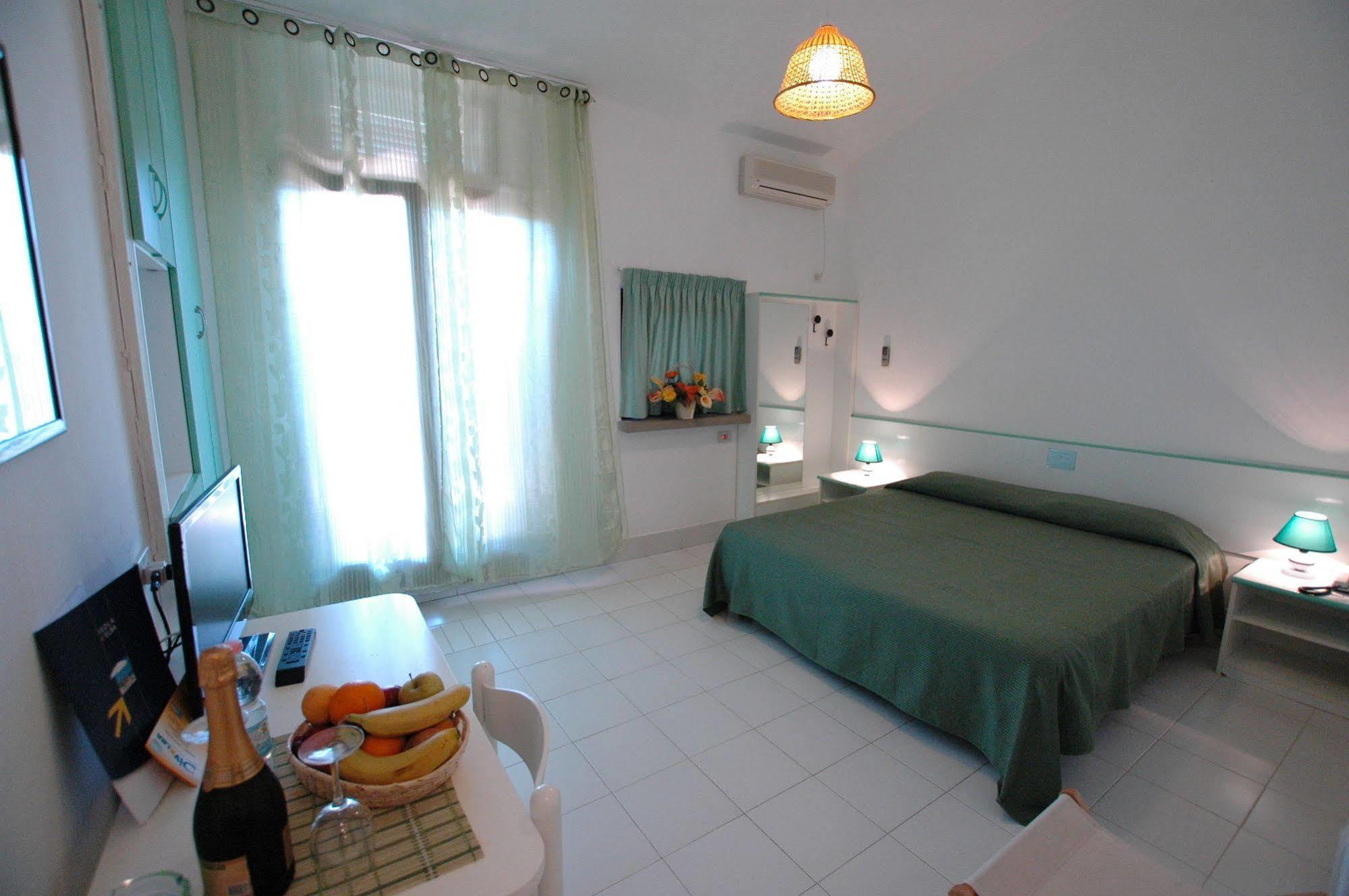 Hotel Capo Di Stella Каполивери Екстериор снимка