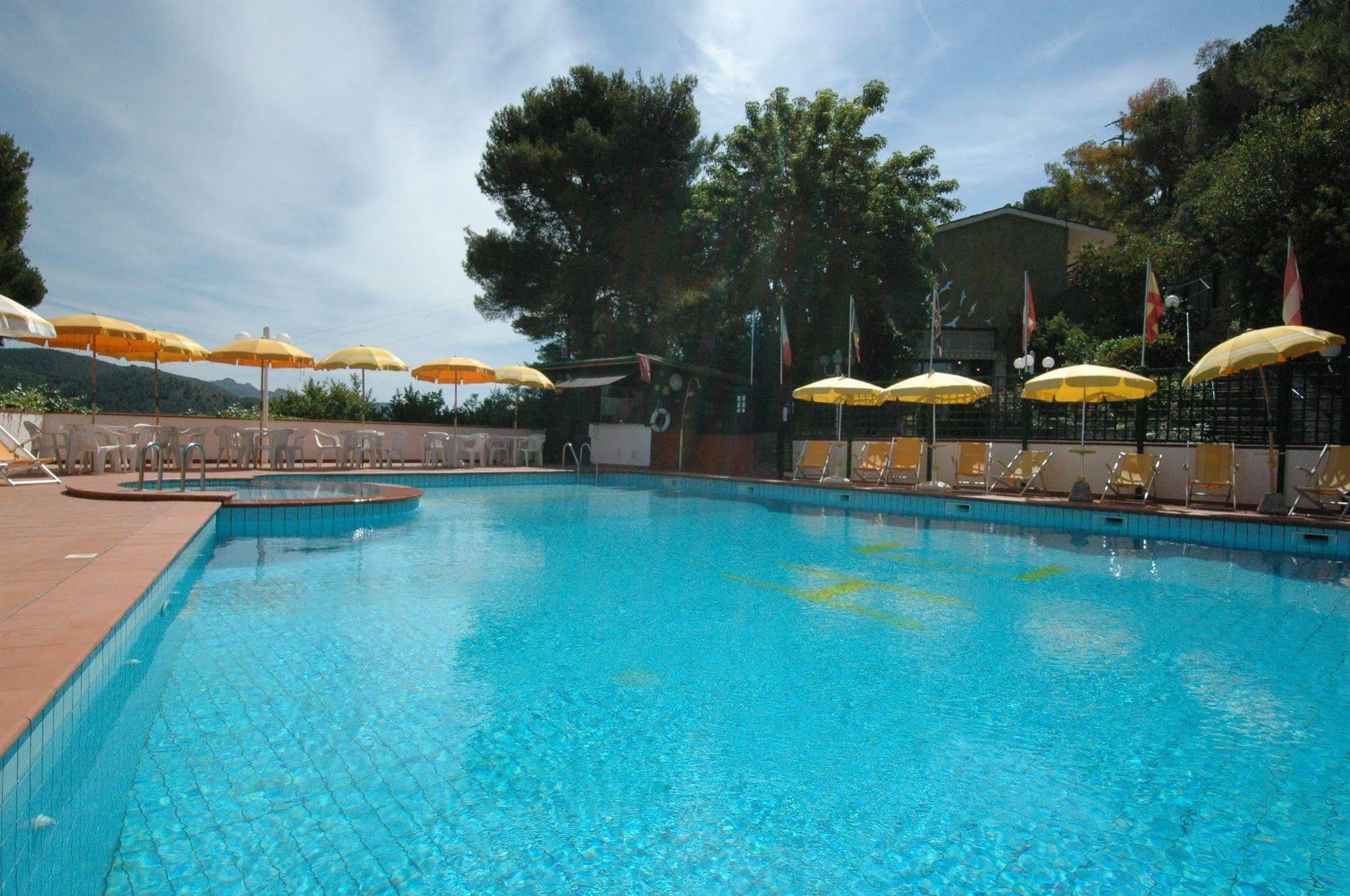 Hotel Capo Di Stella Каполивери Екстериор снимка