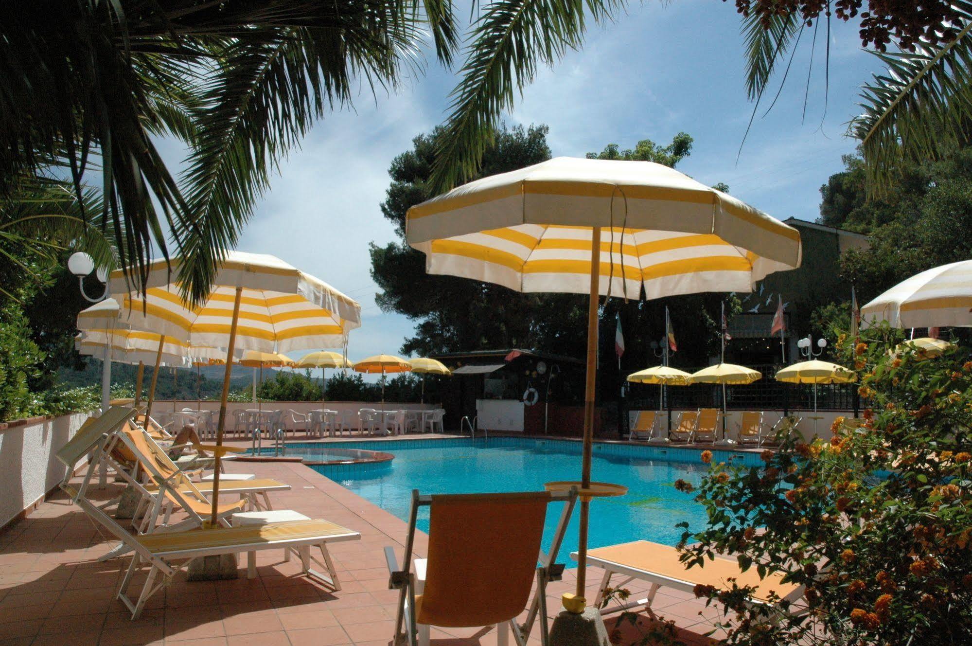 Hotel Capo Di Stella Каполивери Екстериор снимка